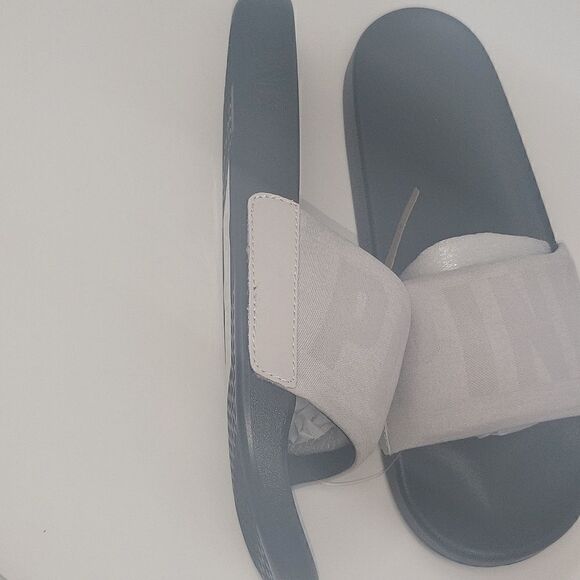 VS PINK Seamless Slides  - Picture 3 of 3